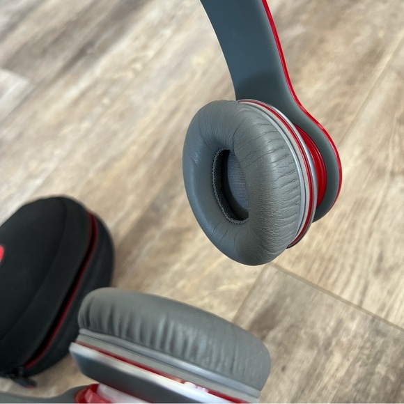 Beats by Dre Solo Wired Headphones - Red Special Edition - Picture 8 of 11